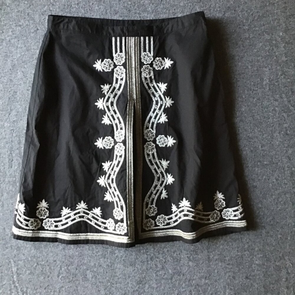 Old Navy Embroidered Front Pleat Low Waist Skirt Black Sz 2